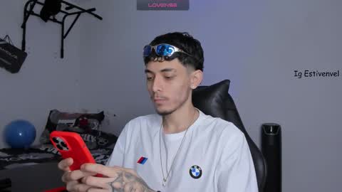 Snapshot of estivenvel chatting on 10.23.25 estivenvel online show from 10.23.25