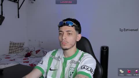 Snapshot of estivenvel chatting on 10.27.25 estivenvel online show from 10.27.25