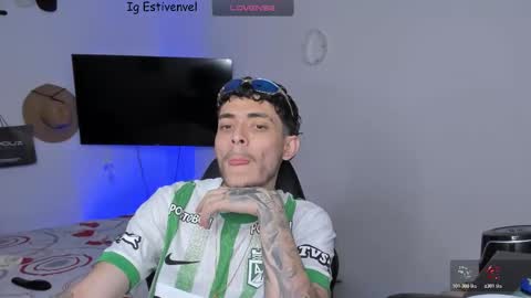 Snapshot of estivenvel chatting on 11.20.25 estivenvel online show from 11.20.25