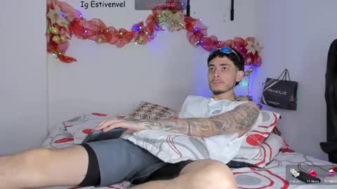 Snapshot of estivenvel chatting on 11.21.25 estivenvel online show from 11.21.25