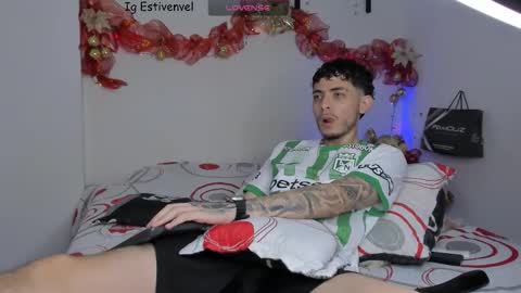 Snapshot of estivenvel chatting on 11.23.25 estivenvel online show from 11.23.25