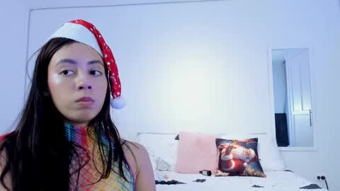 Snapshot of estrella_duran chatting on 12.19.24 Estrellita online show from 12.19.24