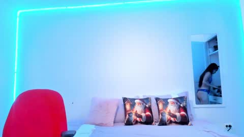 Snapshot of estrella_duran chatting on 12.26.24 Estrellita online show from 12.26.24