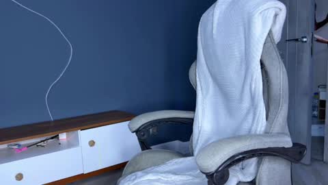 Snapshot of estremecerse chatting on 01.18.25 Alex online show from 01.18.25