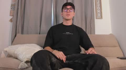 etham_wolf1 online show from 03.30.26