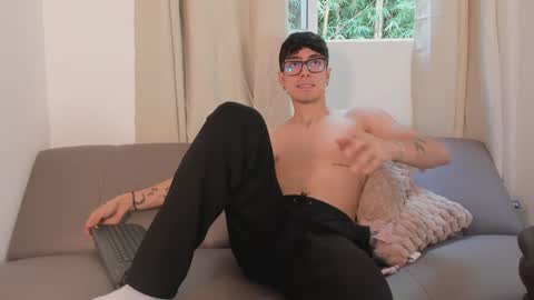 etham_wolf1 online show from 03.31.26