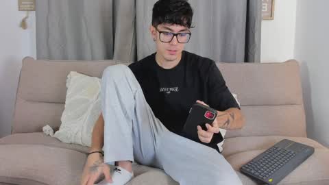 etham_wolf1 online show from 04.01.26