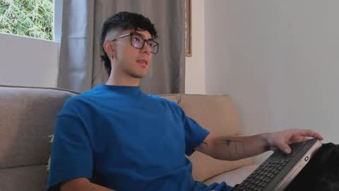 etham_wolf1 online show from 04.05.26