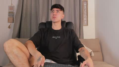 etham_wolf1 online show from 04.06.26