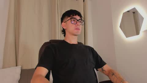 etham_wolf1 online show from 04.08.26