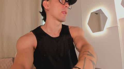 etham_wolf1 online show from 04.09.26