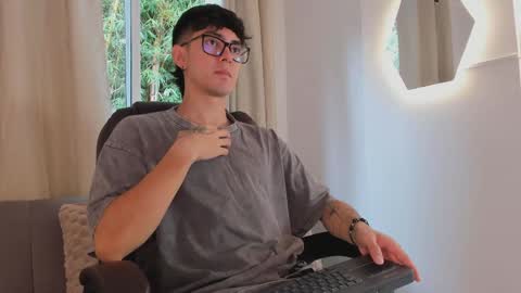 etham_wolf1 online show from 04.11.26