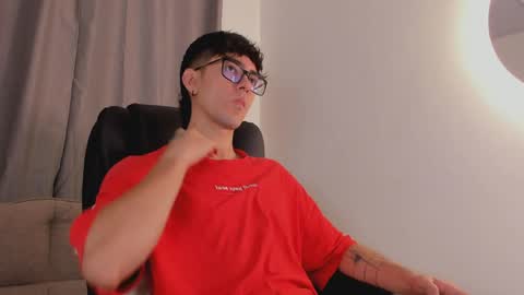 etham_wolf1 online show from 04.14.26