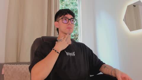 etham_wolf1 online show from 04.15.26