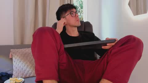 etham_wolf1 online show from 04.16.26