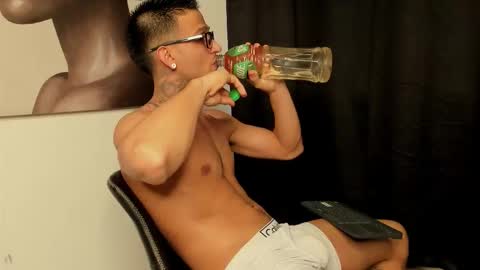 Snapshot of ethan_devis7 chatting on 01.18.26 Ethan - Independent model online show from 01.18.26