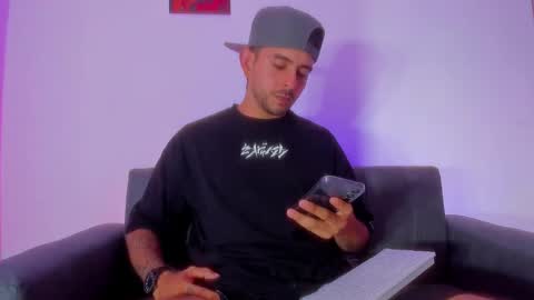 Snapshot of ethan_mullers1 chatting on 02.10.25 Ethan Muller online show from 02.10.25