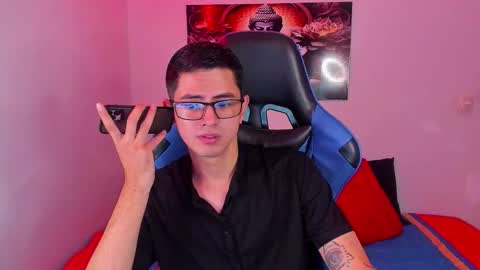 Snapshot of ethan_sai01 chatting on 11.21.25 ETHAN SAI online show from 11.21.25