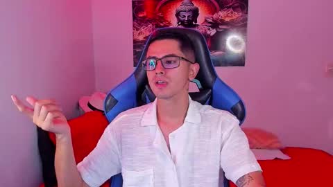 Snapshot of ethan_sai01 chatting on 11.28.25 ETHAN SAI online show from 11.28.25