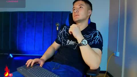 Snapshot of ethanconnor_ chatting on 10.12.25 ethanconnor_ online show from 10.12.25