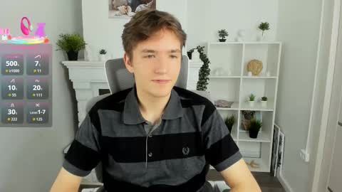 Snapshot of ethansinful chatting on 09.10.25 Ethan online show from 09.10.25