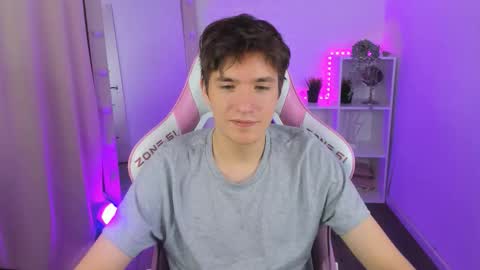 Snapshot of ethansinful chatting on 09.17.25 Ethan online show from 09.17.25
