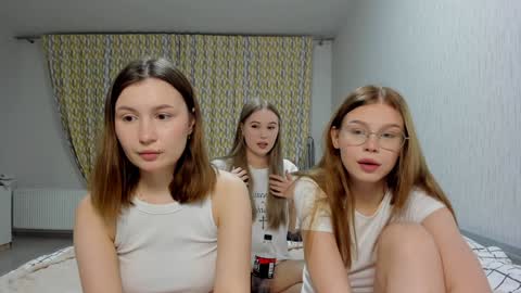 Snapshot of eumomino chatting on 02.03.25 Veronica Tiia Lilith left to right online show from 02.03.25