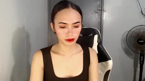 Snapshot of euniceariella21 chatting on 12.23.24 YELLA online show from 12.23.24