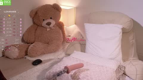 Eva  next show  8pm CEST AMST online show from 01.11.25