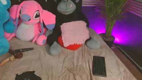 Snapshot of eva_06 chatting on 10.25.25 eva_06 online show from 10.25.25