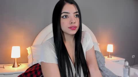 Snapshot of eva_bigboobs_ chatting on 02.20.25 EVA online show from 02.20.25