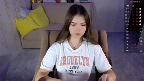 Snapshot of eva_davie chatting on 10.22.25 Eva online show from 10.22.25