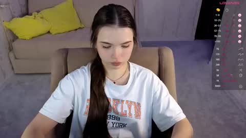 Snapshot of eva_davie chatting on 11.09.25 Eva online show from 11.09.25