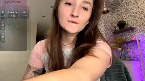 Snapshot of eva_elfis chatting on 10.24.25 Eva  online show from 10.24.25