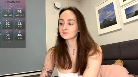 Snapshot of eva_elfis chatting on 12.19.25 Eva online show from 12.19.25