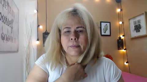 Snapshot of eva_love49 chatting on 11.26.25 eva_love49 online show from 11.26.25