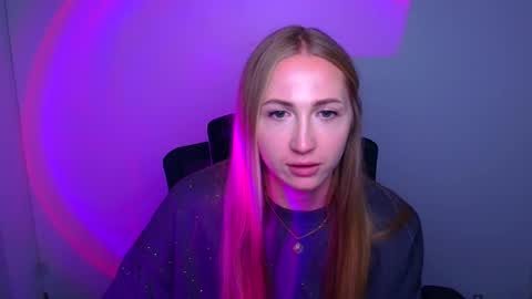 Snapshot of eva_oliviaa chatting on 09.30.25 Eva online show from 09.30.25