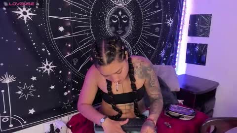 Snapshot of eva_sanderslee chatting on 10.15.25 Eva online show from 10.15.25