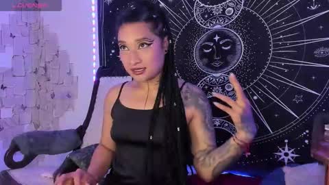 Snapshot of eva_sanderslee chatting on 11.05.25 Eva online show from 11.05.25