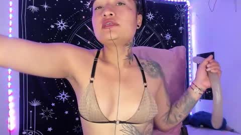 Snapshot of eva_sanderslee chatting on 11.21.25 Eva online show from 11.21.25