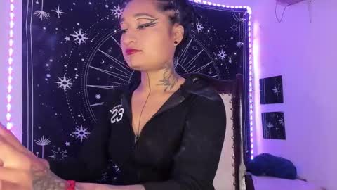 Snapshot of eva_sanderslee chatting on 11.22.25 Eva online show from 11.22.25