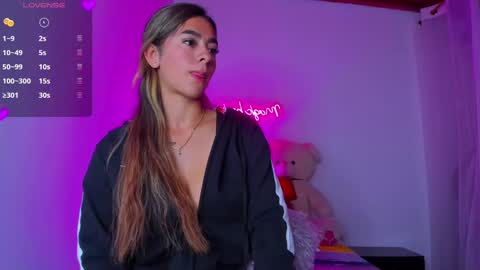 Eva Shinee online show from 01.08.25