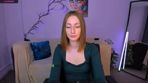 Snapshot of eva_smiith_ chatting on 09.12.25 Eva online show from 09.12.25