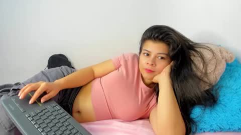 Estefania online show from 10.16.25