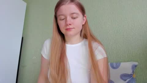 Snapshot of eva_tomiok chatting on 12.23.25 Eva online show from 12.23.25
