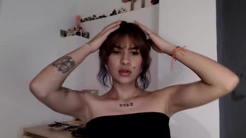 Snapshot of eva_viulet chatting on 12.17.25 MISS EVY online show from 12.17.25