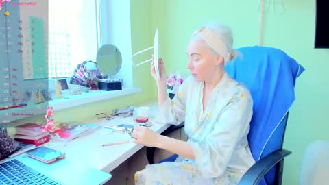 Snapshot of evaa1980 chatting on 12.15.25 Eva online show from 12.15.25