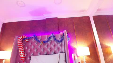 Snapshot of evaa_cloee chatting on 12.17.24 EVA CLOEE online show from 12.17.24