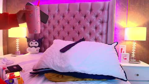 Snapshot of evaa_cloee chatting on 02.07.25 EVA CLOEE online show from 02.07.25