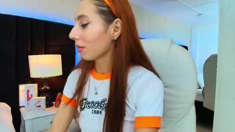 Snapshot of evaa_cloee chatting on 09.13.25 EVA CLOEE online show from 09.13.25